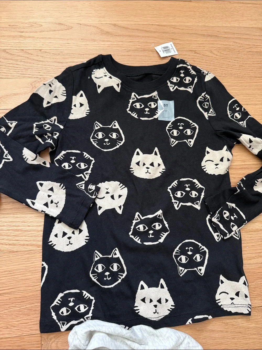 Old Navy Cream Long-Sleeve Tee with Floral Wreath Graphic